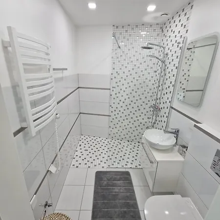 Ronzes 11-13 ,,self Check-in,, Free Parking *